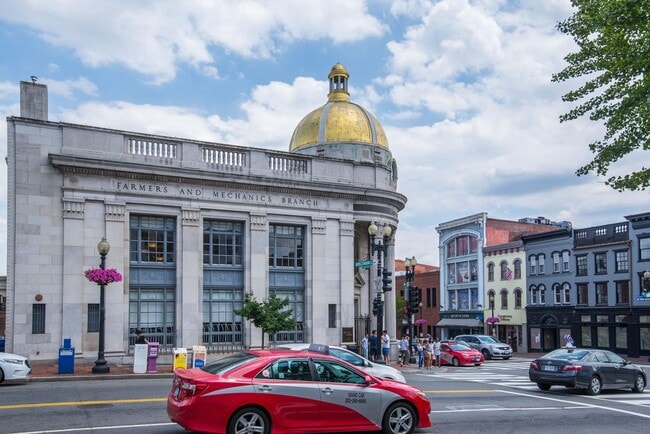Photo - 1252 Wisconsin Ave NW