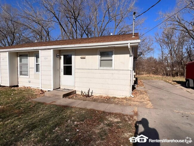 Building Photo - 824 Hartford Ave Rental