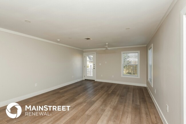 Photo - 2120 Belzise Terrace