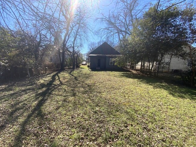 Photo - 1223 W 10th St