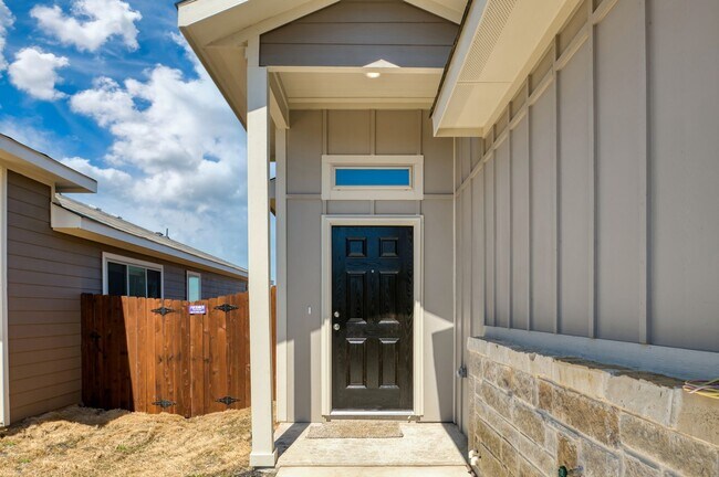 Photo - GORGEOUS 3 BEDROOM DUPLEX LOCATED IN MIDLO...