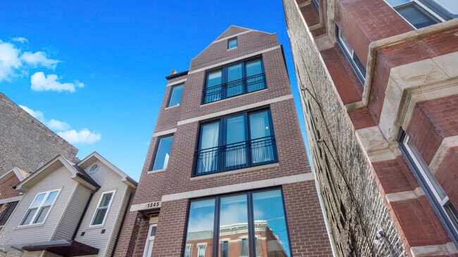 Building Photo - 1345 W Huron St Unit 2