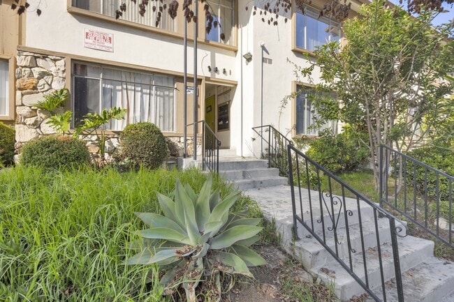 3867 Potomac Ave.
