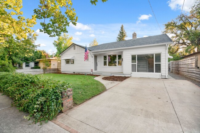 Classicly Charming Remodeled Garden Tract ... - Classicly Charming Remodeled Garden Tract ... House