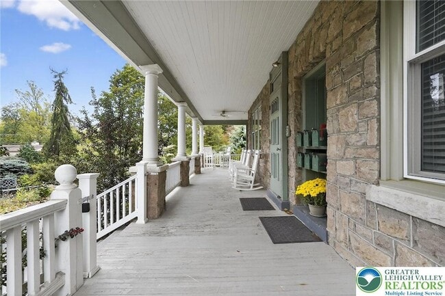 Photo - 313 Edgewood Dr Unit B