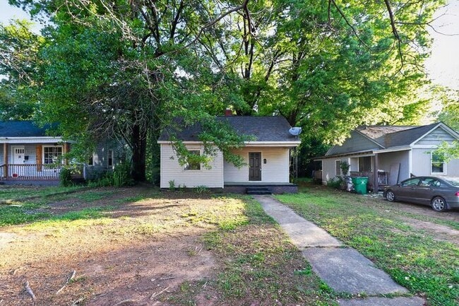 Charming 3BD/1BA Ranch in Charlotte!