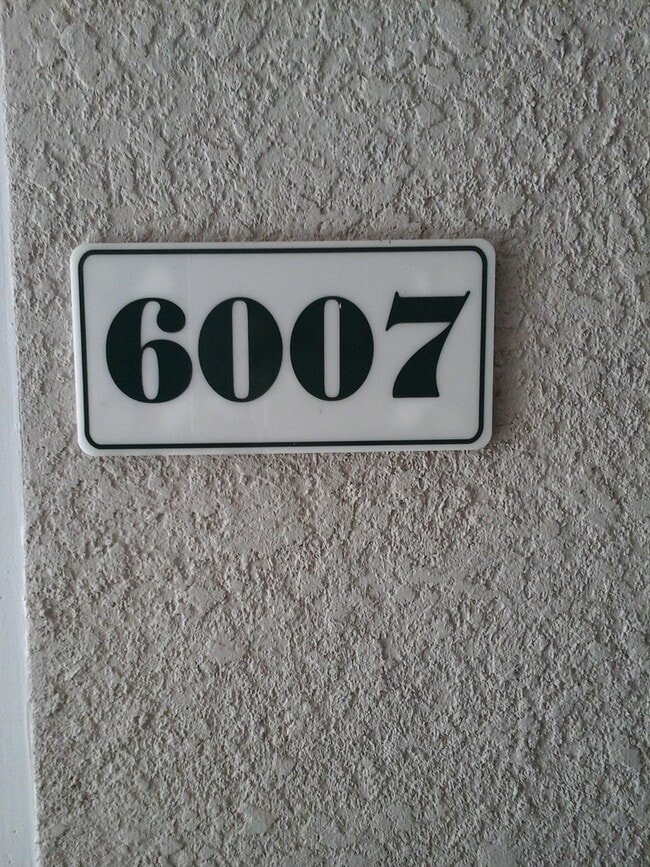 Building Photo - 6007 Unit 6007