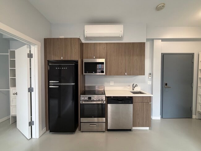 Building Photo - 4641 N Racine Ave Unit 214