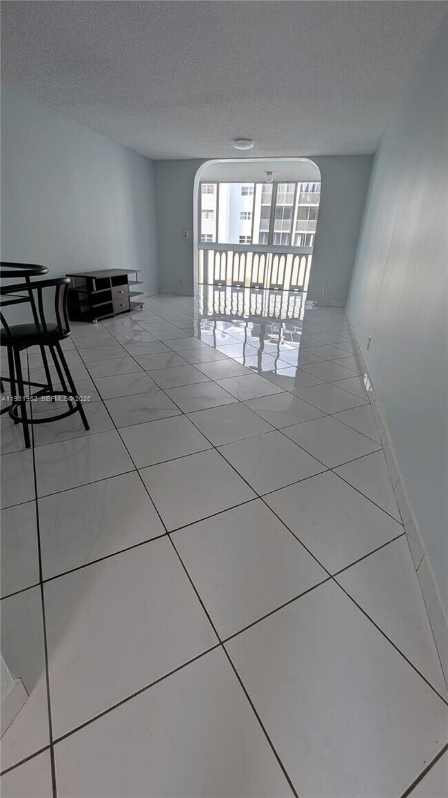 Photo - 301 NE 14th Ave Unit 404