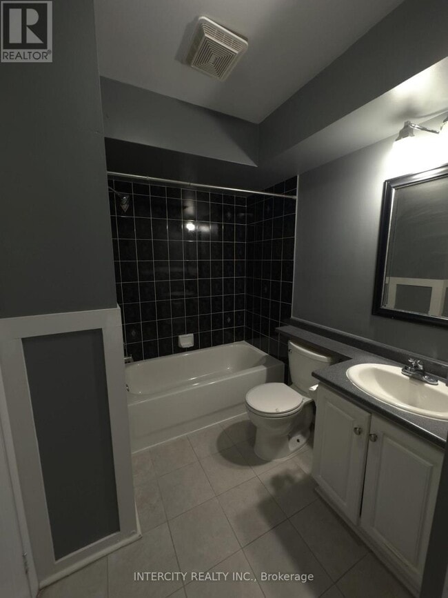 Photo - 1635 Pickering Pkwy