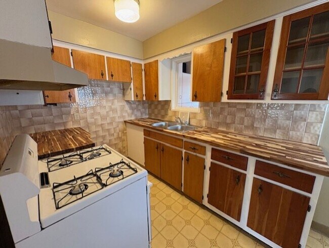 Photo - 1724-1726 Tanglewood Dr Akron OH 44313 MFH2 .PW .T1 Unit 1724 Tanglewood Dr