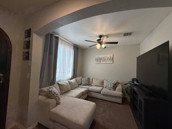 Photo - 13049 Aerodrome Ave