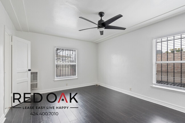 Building Photo - 851 S Kenmore Ave Unit 6