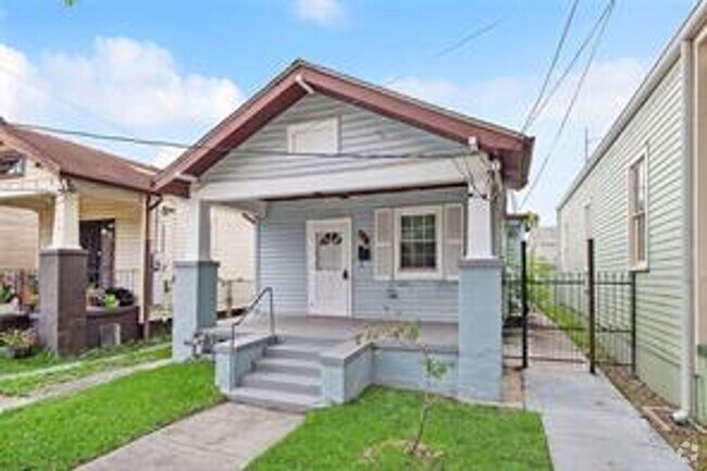 Building Photo - Three Bedroom Double Rental