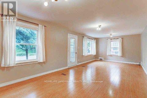 Photo - 109 Poyntz Ave
