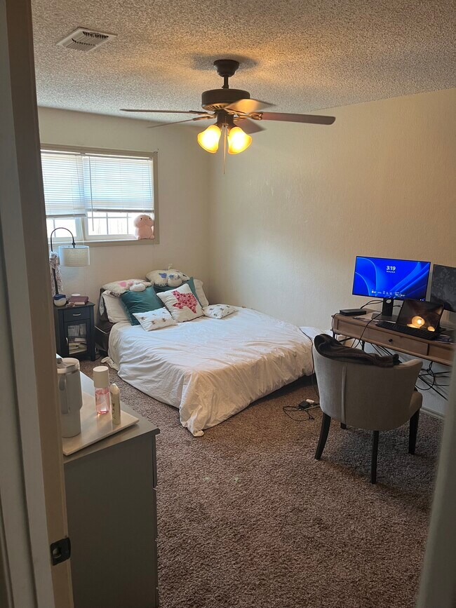 Photo - 6304 Quaker Ave Unit A