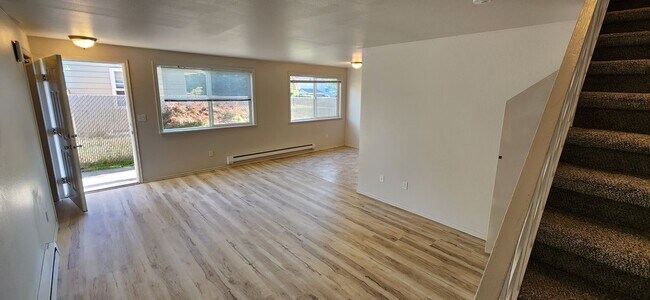 Photo - Everett 2 Bedroom Updated Townhome in Smal...