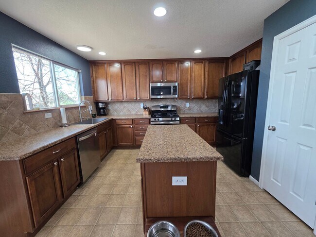 Photo - Gorgeous 4 Bed 3 bath Home In Fountain Colorado!!