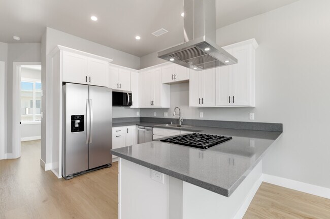 Kyra Apartments