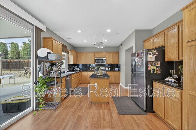 Photo - 729 Copperfield Ct