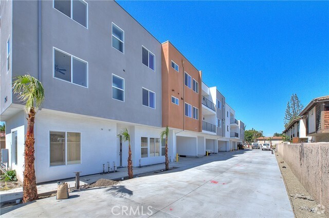 Building Photo - 7341 9th St Unit 6 Rental