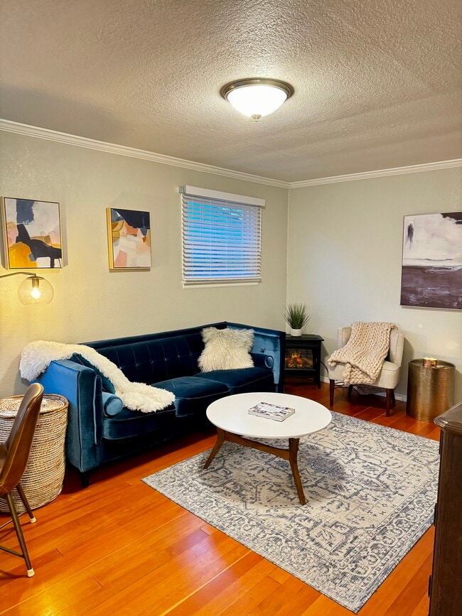 2512 I St