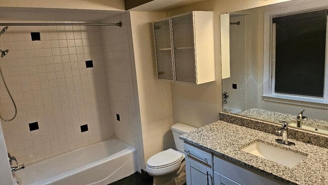 Photo - 329 E Colorado Blvd