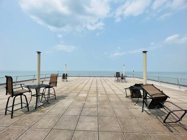 Building Photo - 11820 Edgewater Dr Unit 423