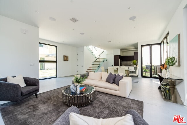 Building Photo - 370 N San Vicente Blvd Rental