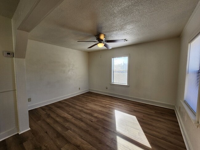 Building Photo - Cute 2 bed 1 bath house in Shawnee