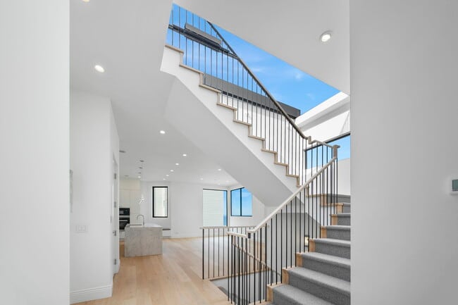 Photo - 1074 Filbert St