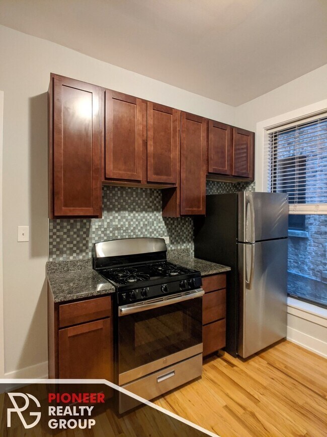 Photo - 625 W Oakdale Ave Unit 3