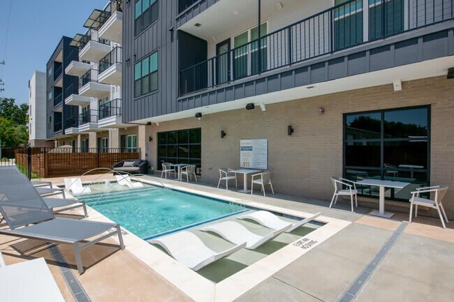 2232 Empire Central Dr Unit SI ID1018240P