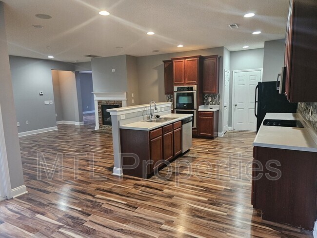 Photo - 302 Nanny Point Dr