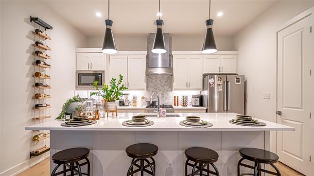 Photo - 694 W Main St