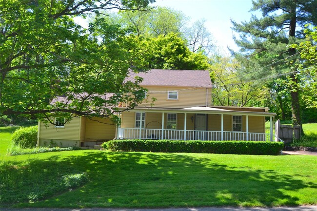 Photo - 327 W Neck Rd House