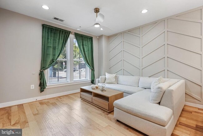 Photo - 2205 Richmond Hwy