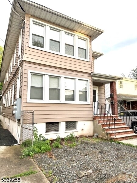 Building Photo - 14 Arsdale Terrace Unit 2 Rental