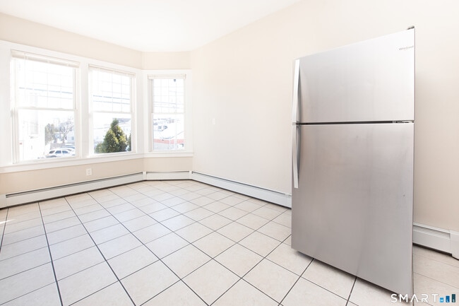 Photo - 525 E Main St Unidad 2nd floor LEFT