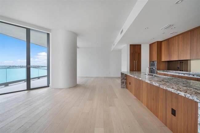 Building Photo - 175 SE 25th Rd Unit 1904