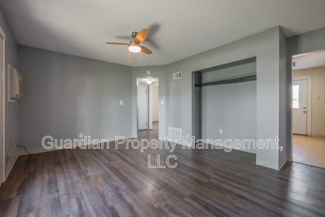 Photo - 518.5 W 8th St