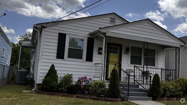 Building Photo - 3156 Lawson St Rental