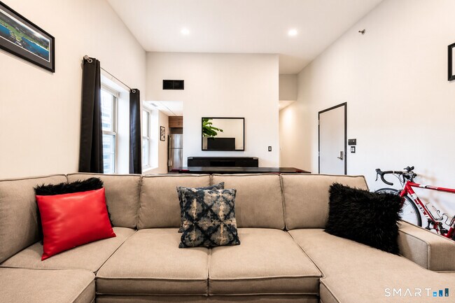 Photo - 196 Crown St Unit 5F