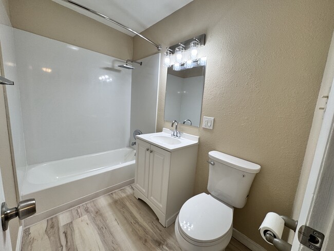 Photo - Royal Oak Apartments