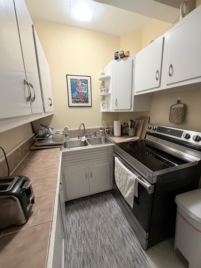 Photo - 15A Jason St Unit 2A