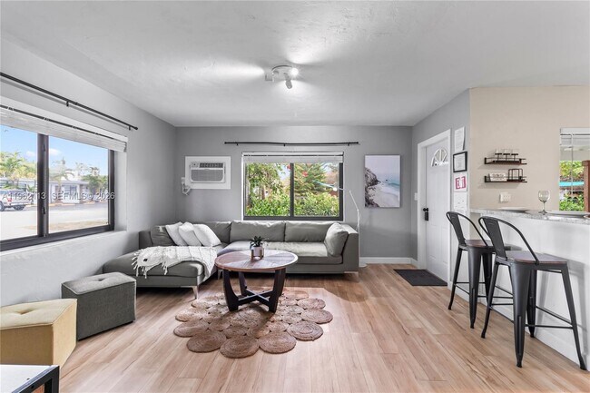 Photo - 715 NE 6th St Unidad 1