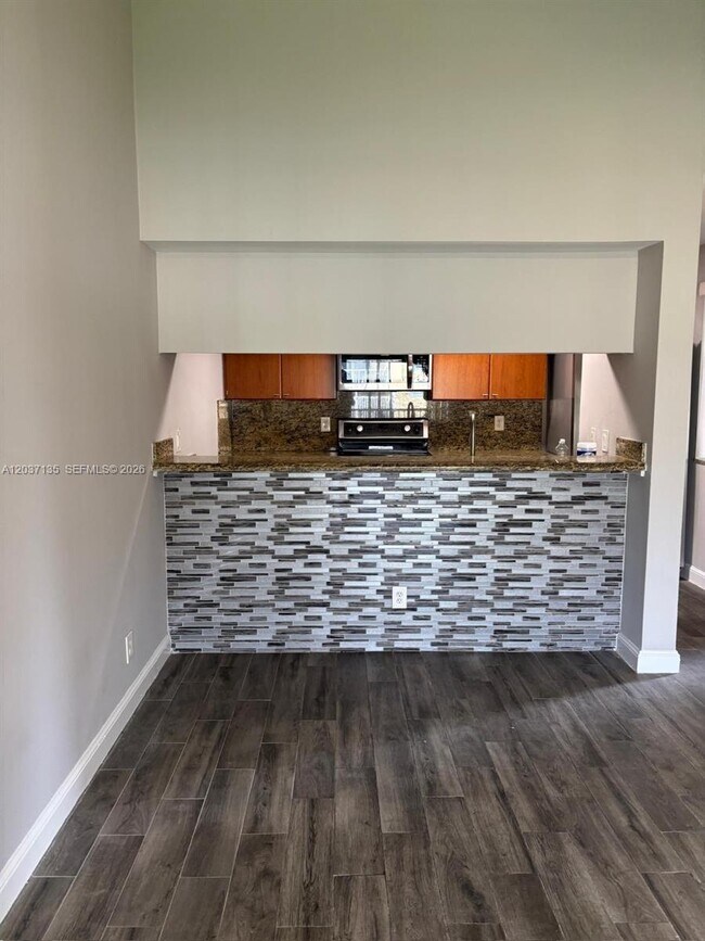 Photo - 11585 NW 43rd St Unidad 11585