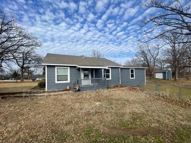 Photo - 1030 Oak Dr