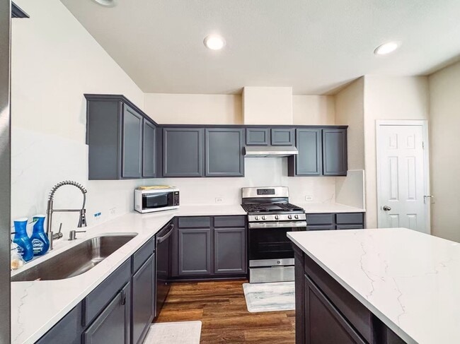 Photo - 3923 Calgary Cir