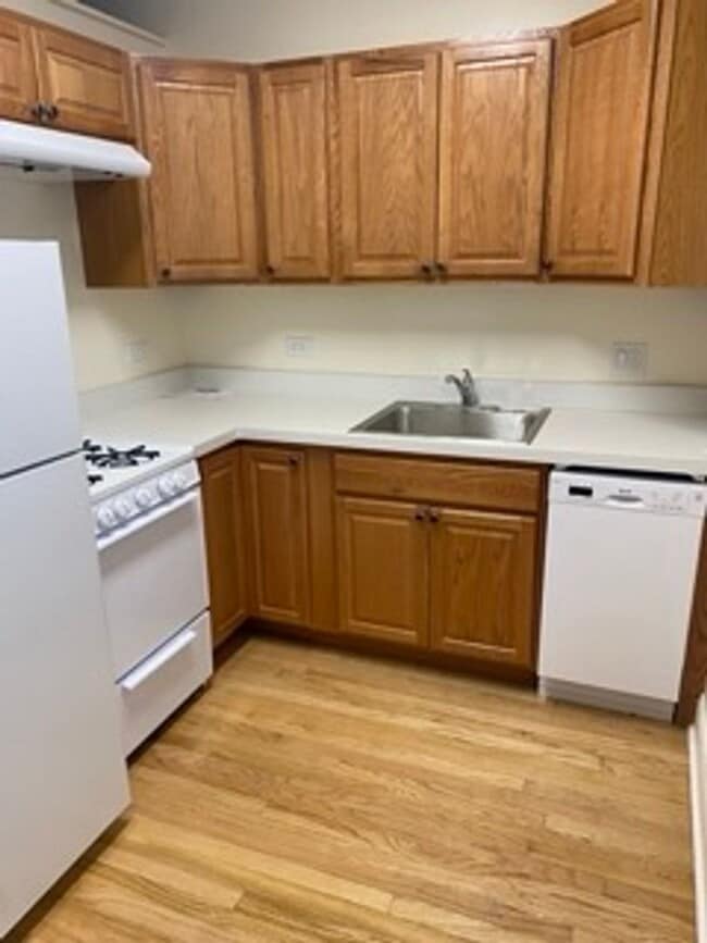 Photo - NEW Kitchen and Bath - Amazing Studio with... Unit 2C